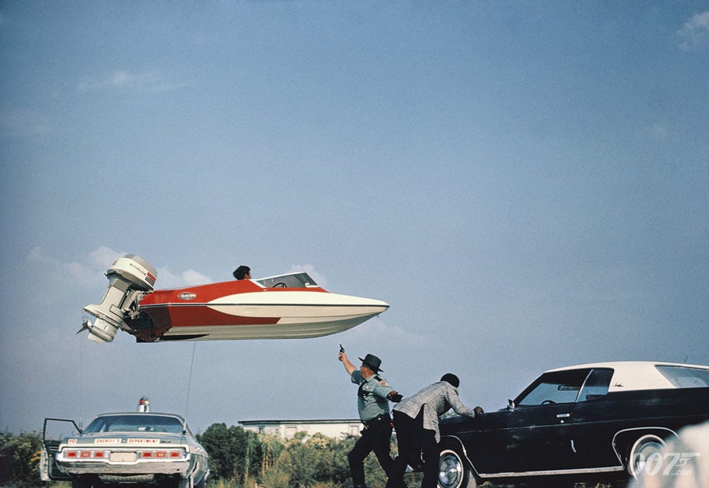 FOCUS OF THE WEEK: LIVE AND LET DIE BOAT CHASE