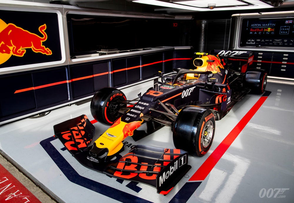 007 AND ASTON MARTIN RED BULL RACING TEAM UP