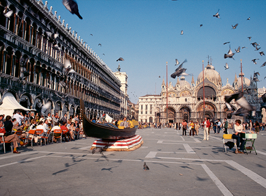 007 Drives The ‘Bondola’ in Venice