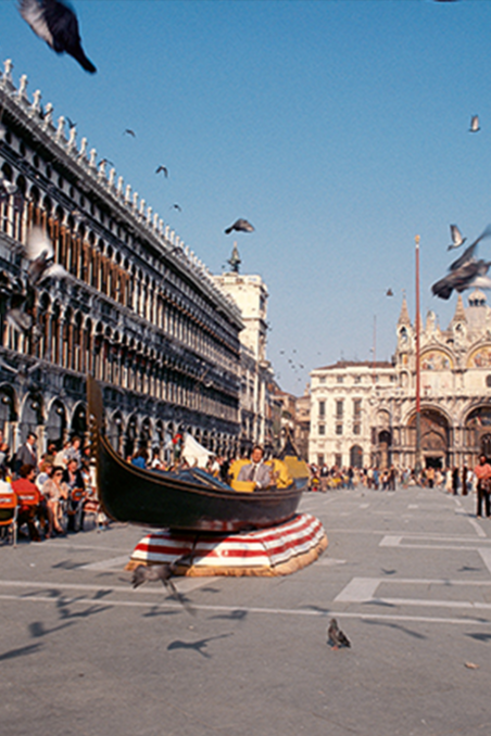 007 Drives The ‘Bondola’ in Venice