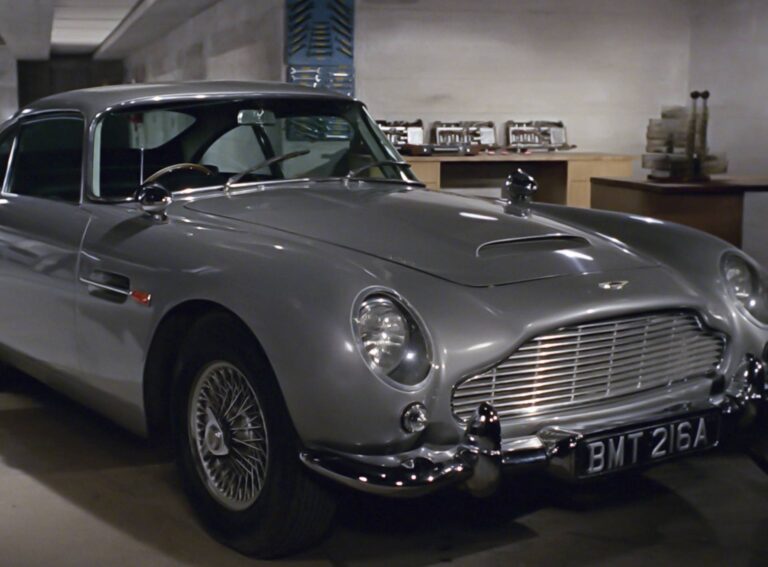 007 S Car Gadgets James Bond 007